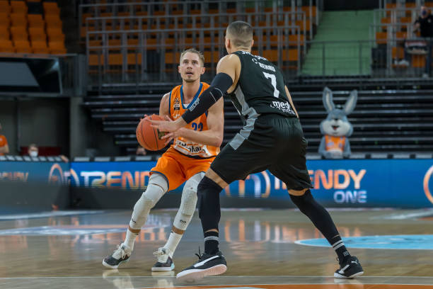 同时给予了 同时给予了