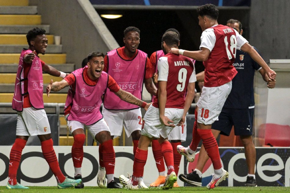 “杜兰特加盟太阳，球队实力大增备受期待”.