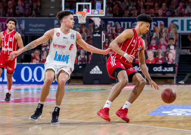 方在声明中 方在声明中